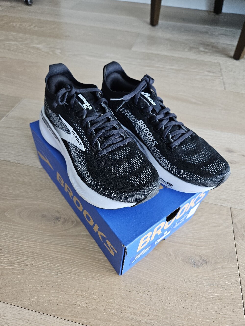Brooks Adrenaline GTS 25 Running Shoes Black/White Size 8